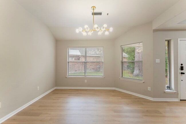 Photo - 99 E Foxbriar Forest Cir