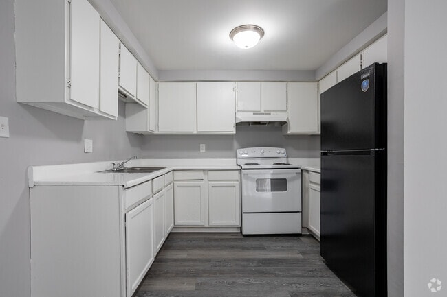 2BR, 1.5BA - 978 SF Townhome