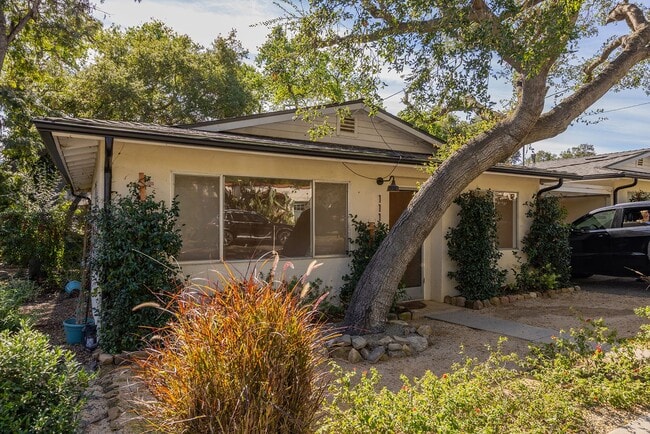 Building Photo - Downtown cottage