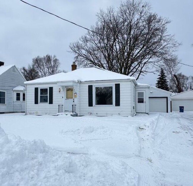 Adorable home on the NE side of Grand Rapids! - Adorable home on the NE side of Grand Rapids!