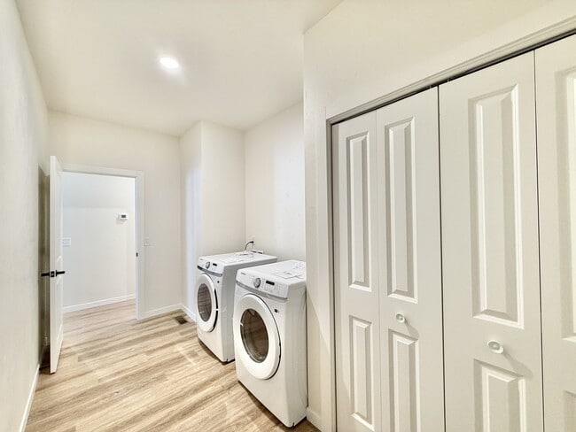 Photo - 3018 Mineral Point Ave