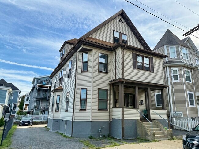 Building Photo - 10 Granville Ave Unit 2 Rental