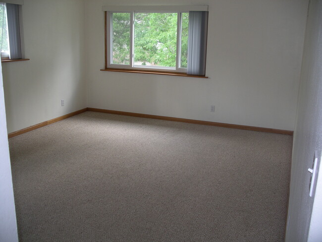Photo - 5077 N 126th St Unit 3BR / 1 BA duplex - Pets OK