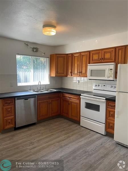 Building Photo - 2291 NE 51st Ct Rental