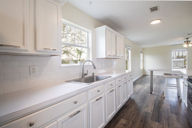 Photo - 420 Richmond Dr