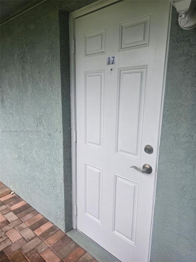 Building Photo - 3260 NE 19th Ave Unit Apt 17