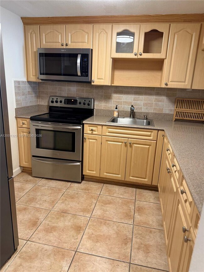 Photo - 100 Edgewater Dr Unidad 127