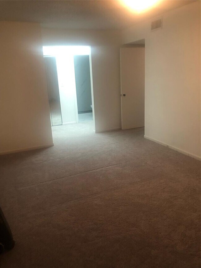 Photo - 5515 Lakewood Cir N Unit 114