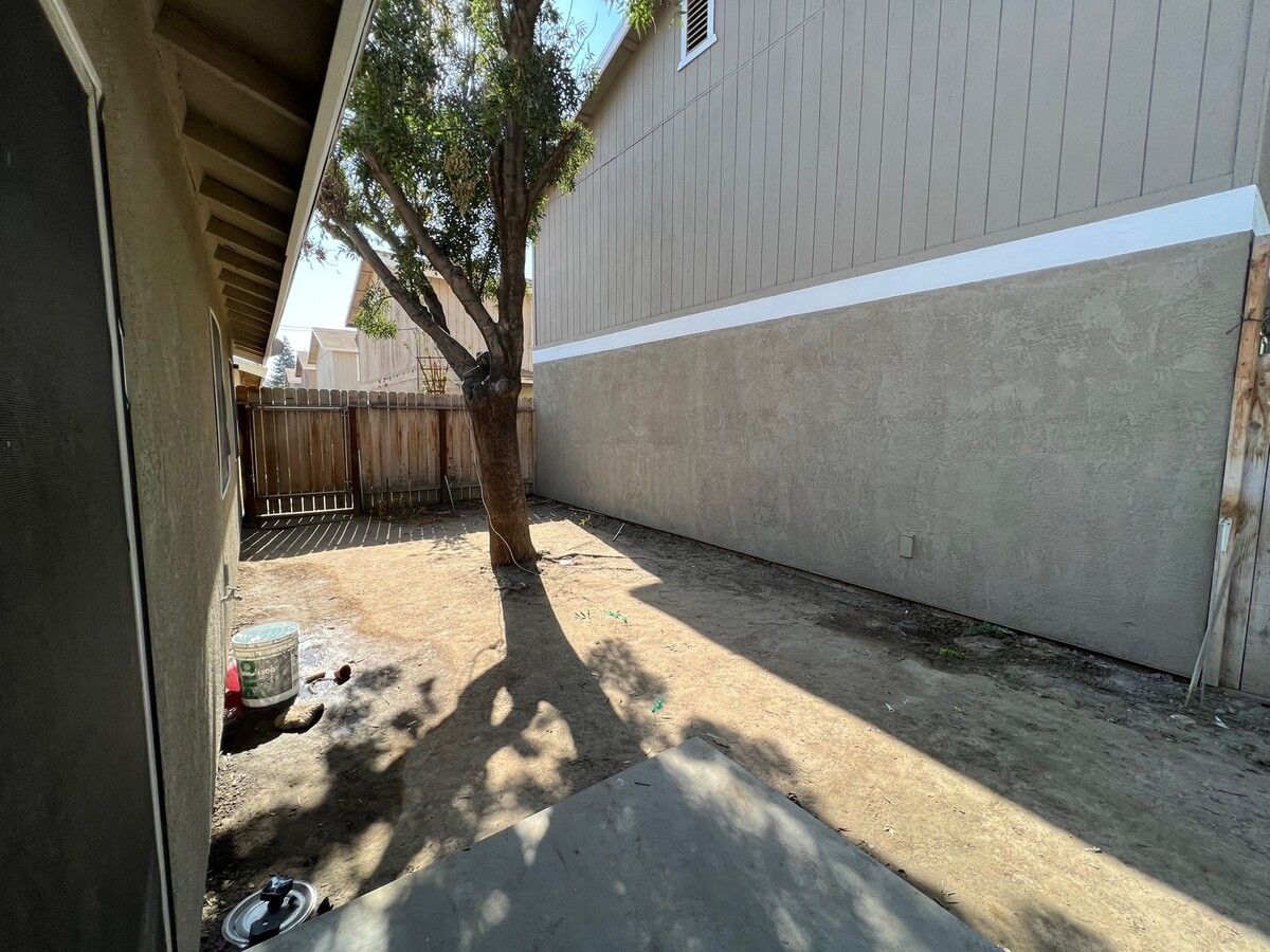 Photo - 6117 S H St