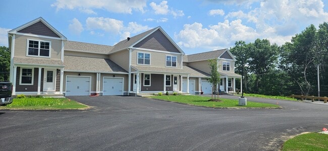 Photo - 719 Putnam Pike