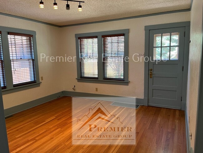 Photo - 2021 N El Paso St