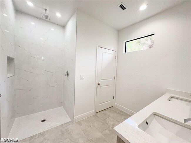 Photo - 1026 N Hilton Cir