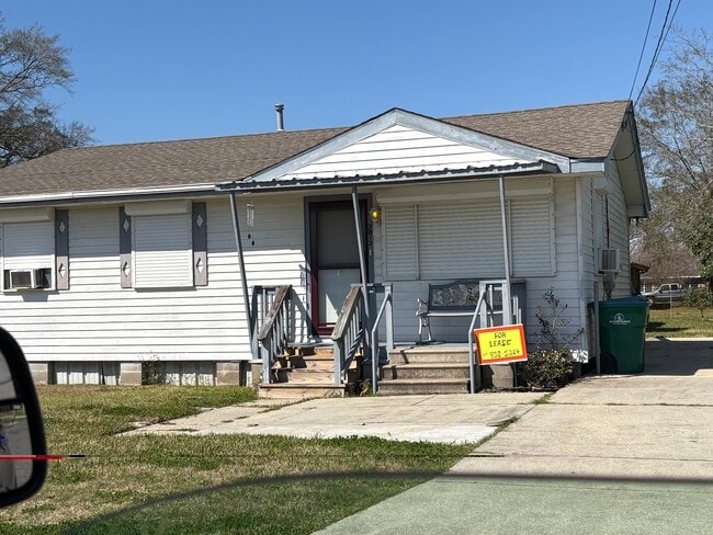 Building Photo - 2812 Annette Dr