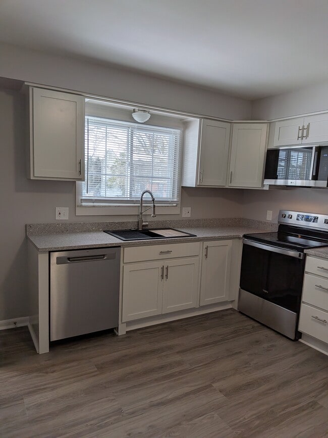 Building Photo - 2863 Cedar Hill Rd Unit 1