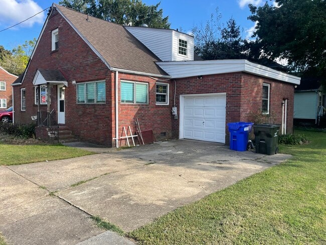 Photo - 915 Mapole Ave