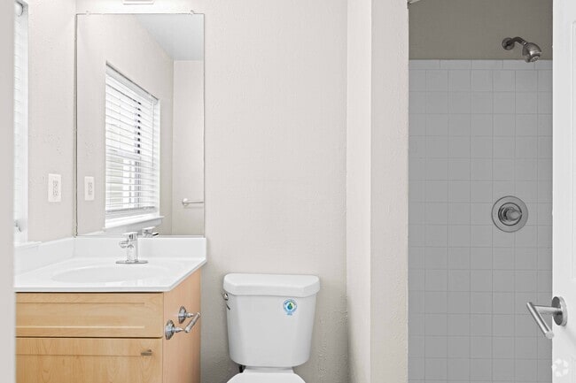 Unidad 416 - 2 habitaciones, 2 baños - 1067 pies cuadrados - Baño 1