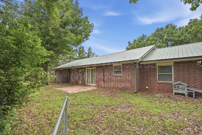 Photo - 2652 N Main St