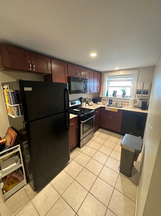 33 Norwood Ave Unit Upper