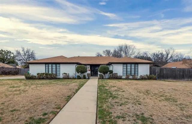 Building Photo - 108 Haywood Dr