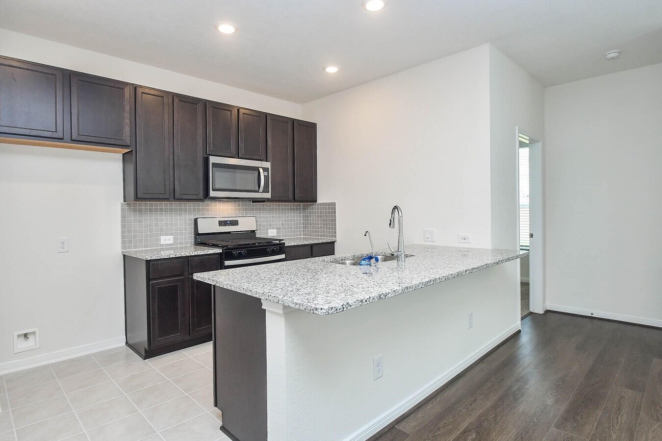 Photo - 25230 Benroe St