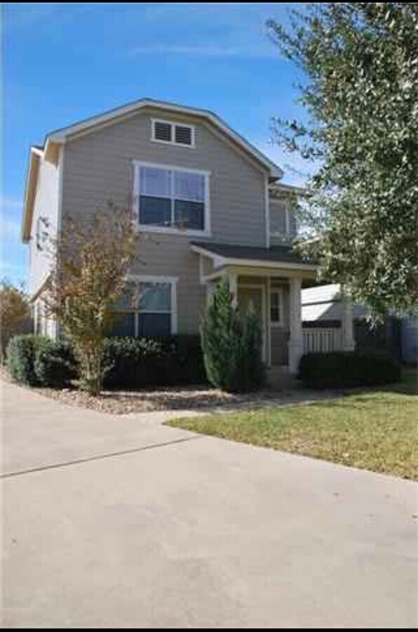 Front - 2829 Deerfern Ln