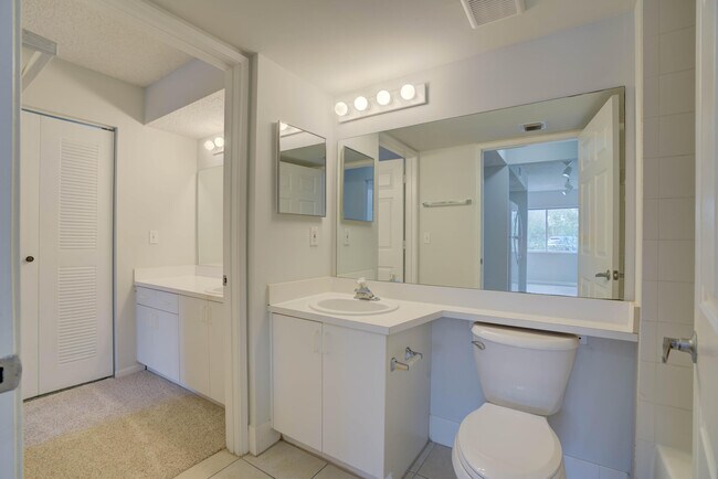 Photo - 266 Village Blvd Unidad 6103