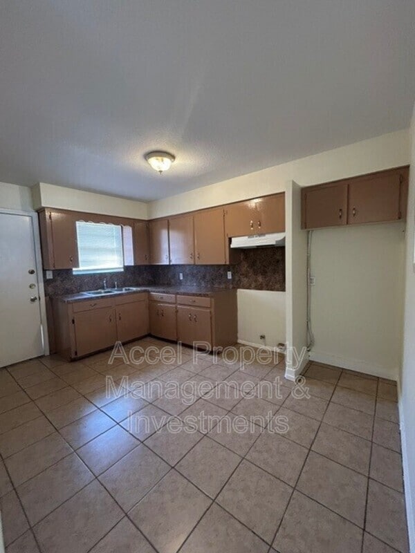 Photo - 2409 Gumwood Ave W Unit #1