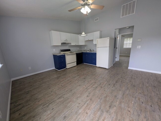 Photo - 1235 Continental Ct