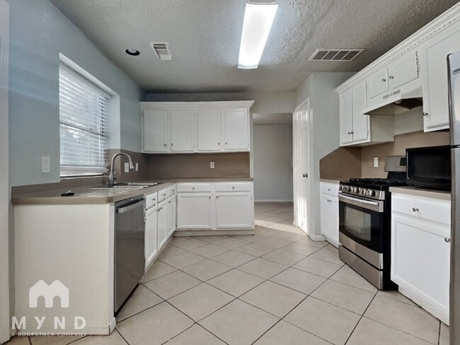 Photo - 18163 Holly Green Dr