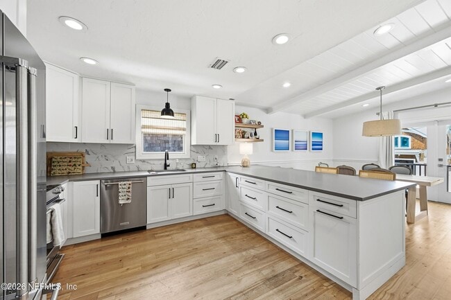 Photo - 1440 Beach Ave