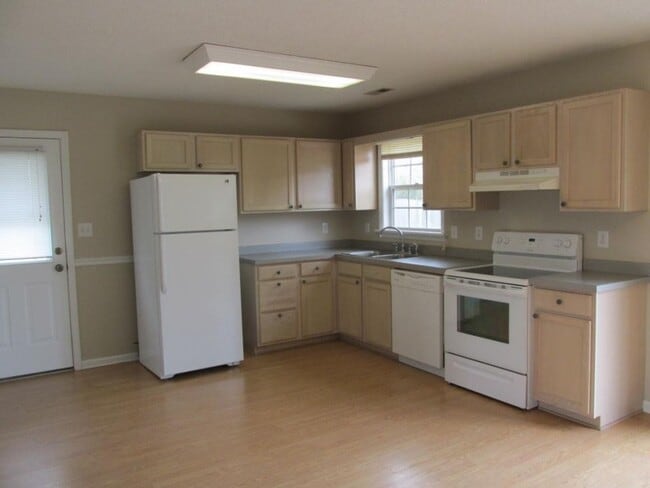 Photo - 1002 Birch Ct