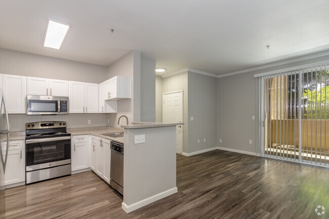 1BR, 1BA - 739SF