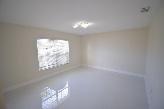 Photo - 2198 SW Cameo Blvd