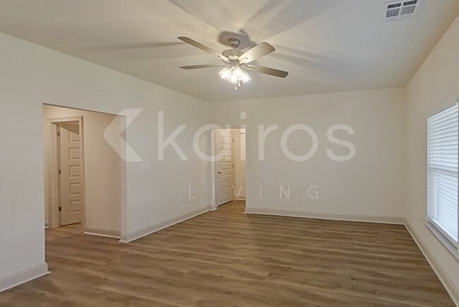 Photo - 8049 Hendrick Dr