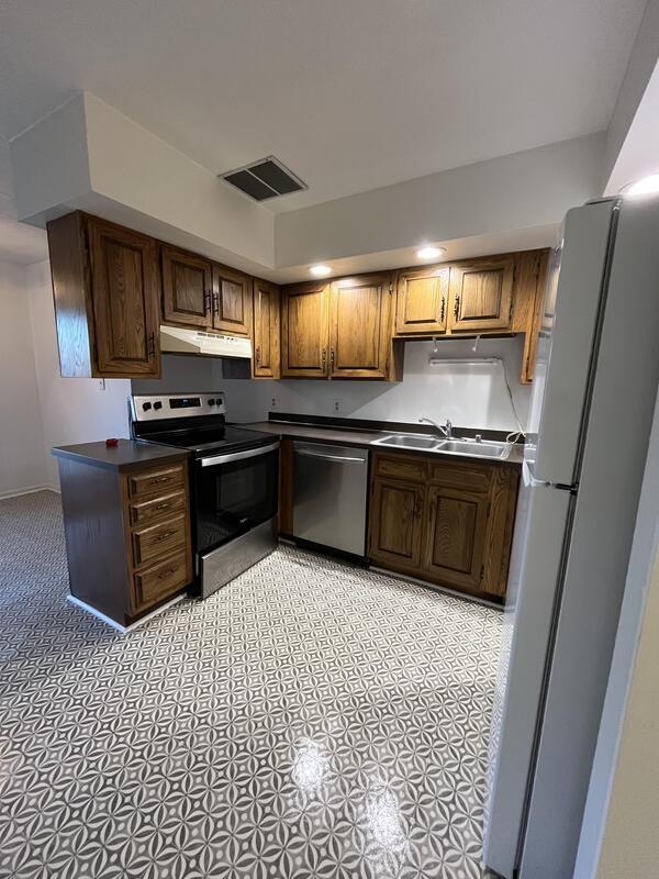 Building Photo - 16950 Woodlands Drive Unit 11