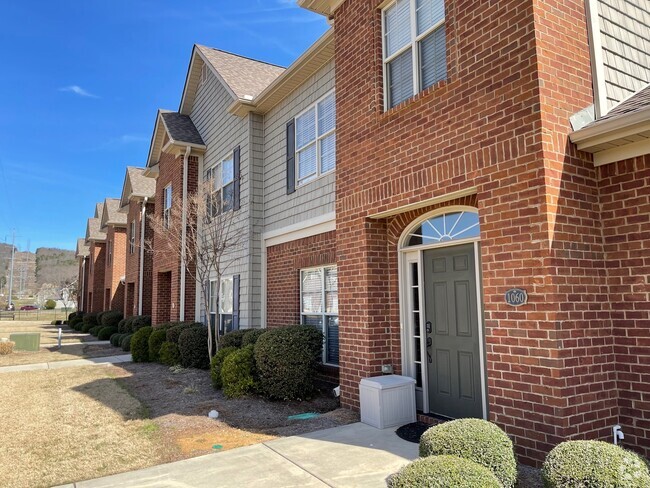 Building Photo - CHANEY PLACE TOWNHOMES