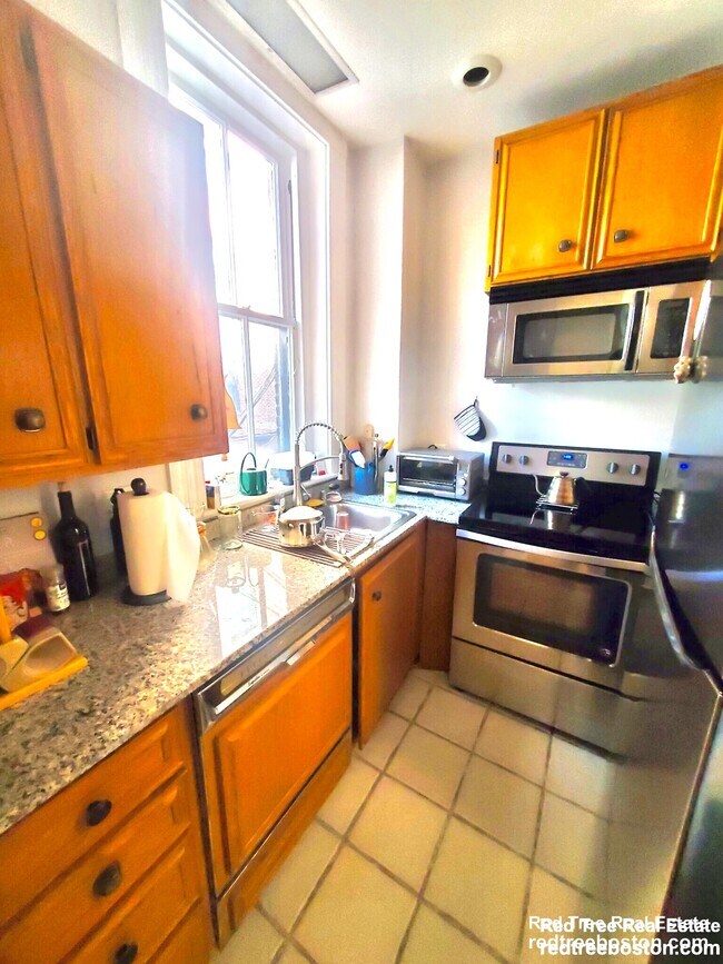 Photo - 429 Marlborough St Unit 3A