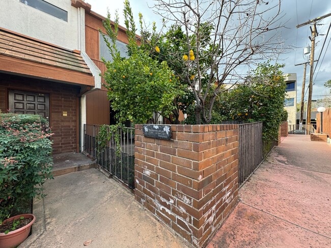 Building Photo - Available April 2026: 3 Bedroom, 2.5 Bathroom Townhouse with Attached Garage and Washer and Dryer...