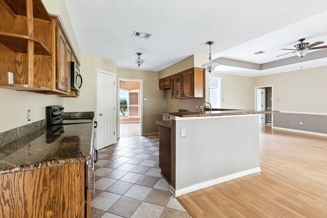 Photo - 308 Willowdale Blvd