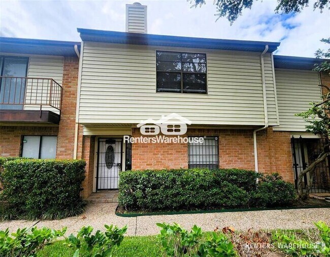 Building Photo - Located in the Galleria area, this private... Rental