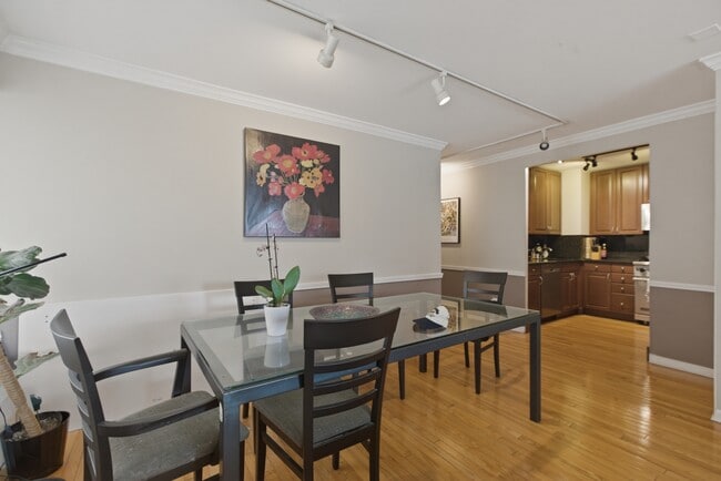 Photo - 247 E Chestnut St Unit #  01003