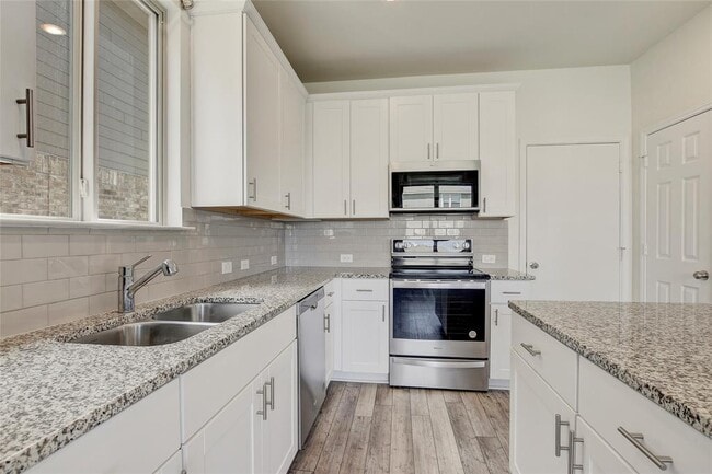 Photo - 449 Stone Water Ln