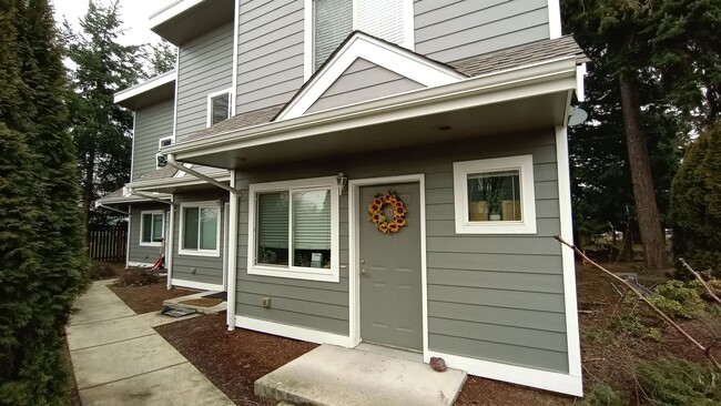 Charming 3-Bedroom, 1.5-Bath Townhome in F... - Charming 3-Bedroom, 1.5-Bath Townhome in F...