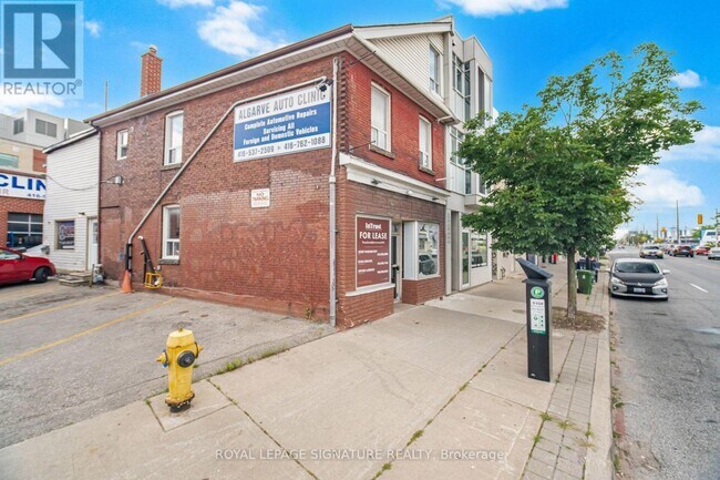 Photo - 3331 Dundas St W