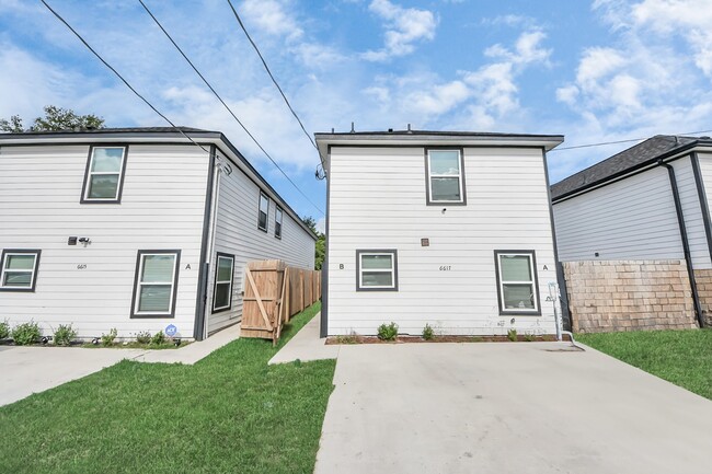 Photo - 6609 Bacher St