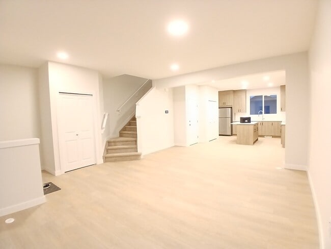 Photo - 3347-3169 169 St. SW