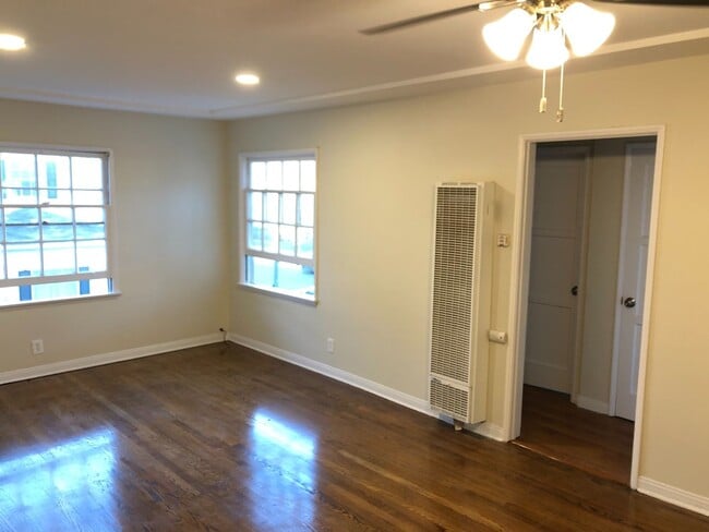 Photo - 1945 Glendon Avenue