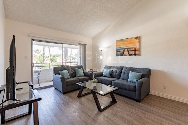 Building Photo - 7350 N Vía Paseo Del Sur Unit Apartment Q201