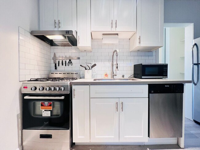 5525 Harold Way Unit 20