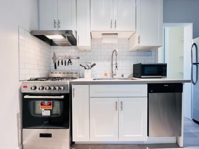 Photo - 5525 Harold Way